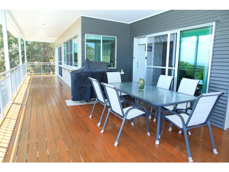 66 Tramican Street, Point Lookout QLD 4183