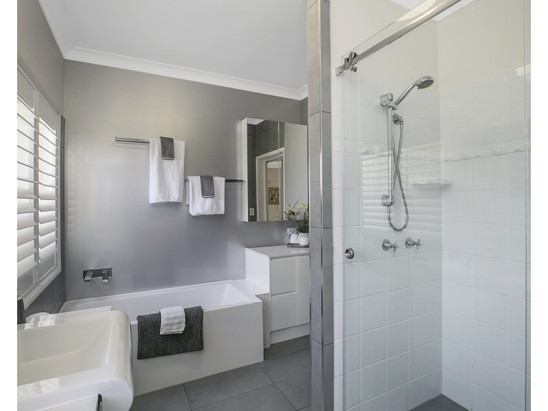 42 Samarinda Way, Point Lookout QLD 4183
