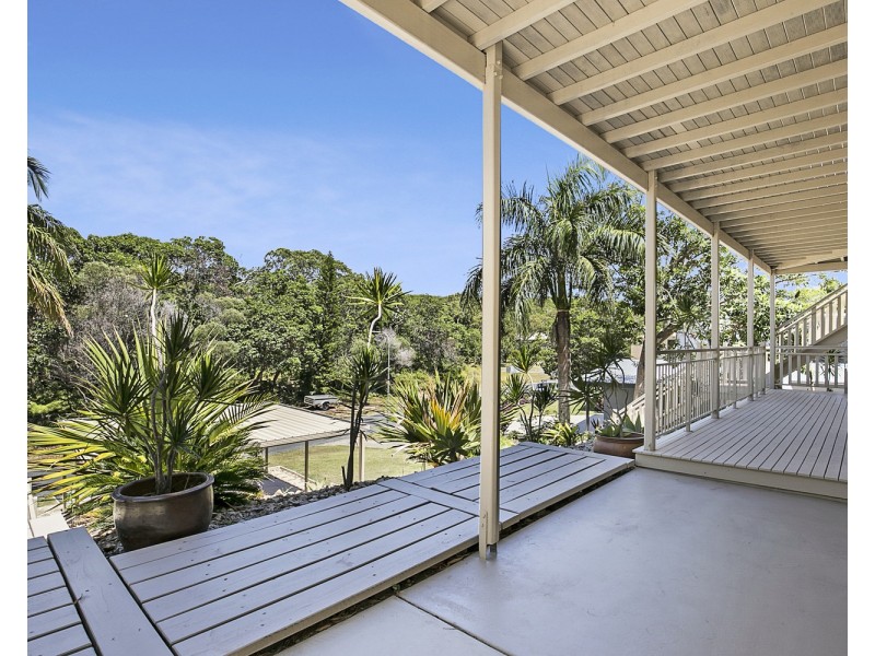 42 Samarinda Way, Point Lookout QLD 4183