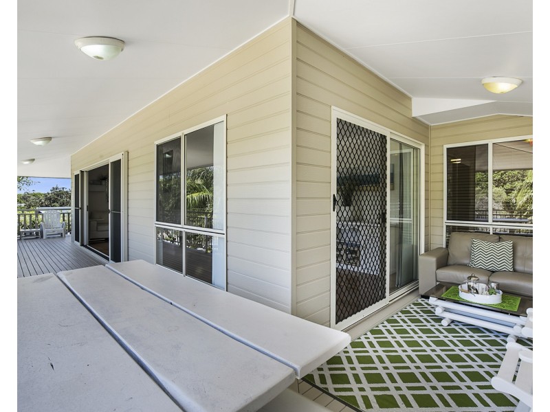 42 Samarinda Way, Point Lookout QLD 4183