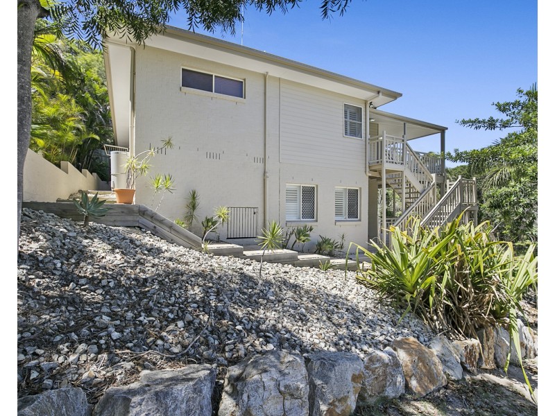 42 Samarinda Way, Point Lookout QLD 4183