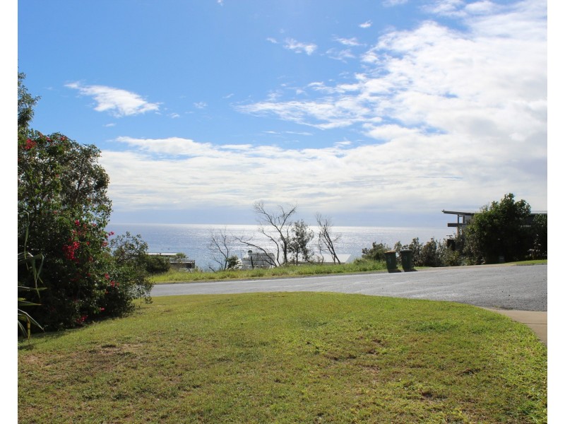 4 Pratt Court, Point Lookout QLD 4183