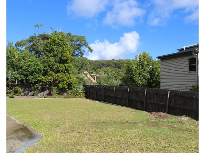 4 Pratt Court, Point Lookout QLD 4183