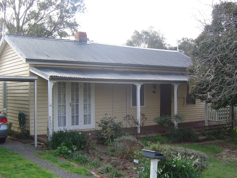 24 Station Street, Harcourt VIC 3453