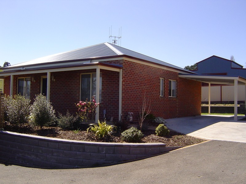2  & 3/9 Moscript Street, Campbells Creek VIC 3451