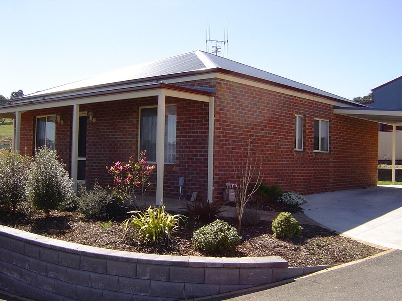 2  & 3/9 Moscript Street, Campbells Creek VIC 3451