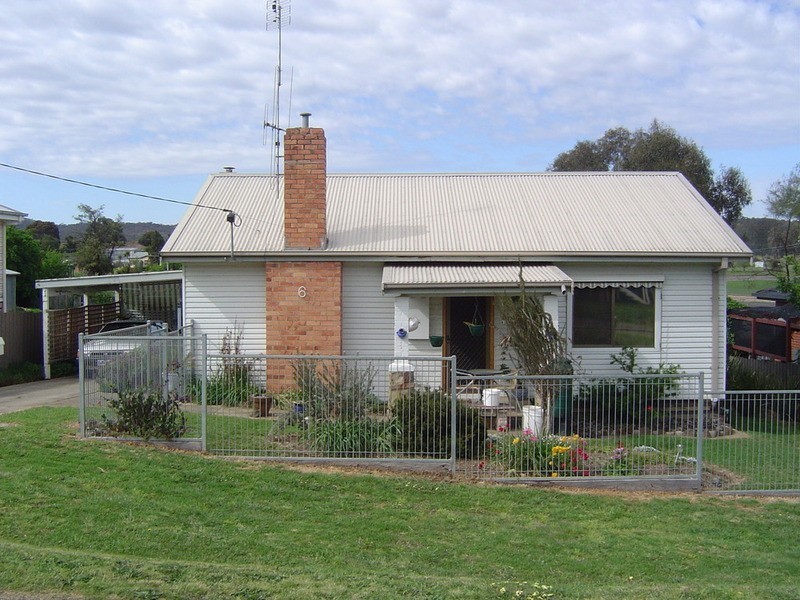 6 Roderick Street, Castlemaine VIC 3450