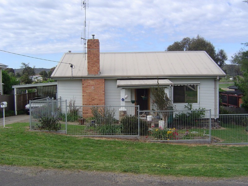 6 Roderick Street, Castlemaine VIC 3450