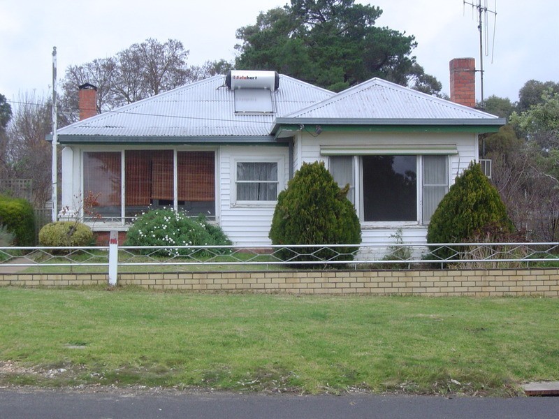16 Charles Street, Castlemaine VIC 3450