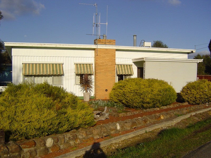 8 Railway Street, Chewton VIC 3451