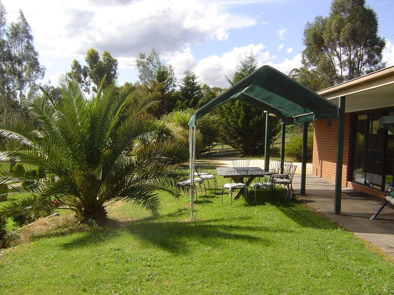 732  Pyrenees  Highway, Chewton VIC 3451