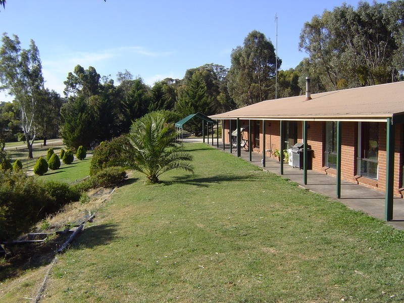 732  Pyrenees  Highway, Chewton VIC 3451