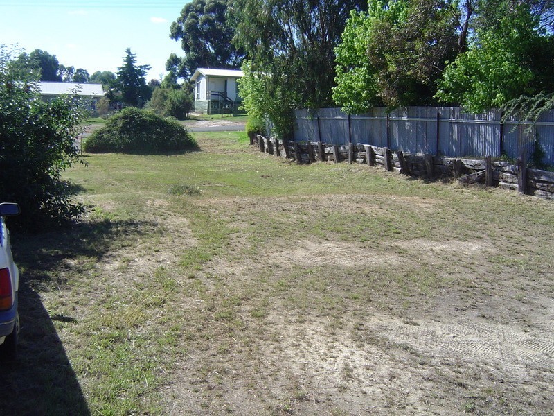 9 Railway Avenue, Castlemaine VIC 3450