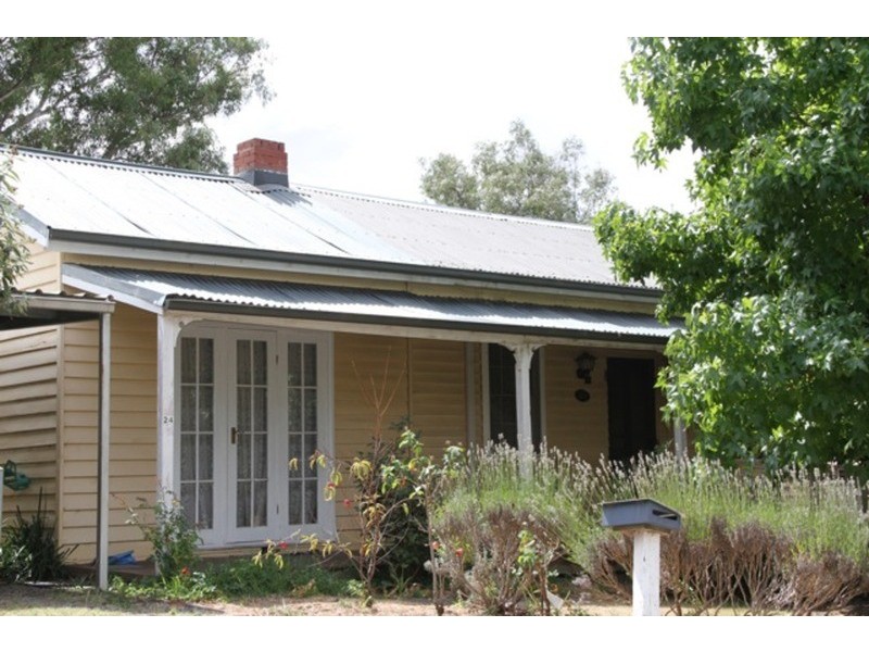 24 Station Street, Harcourt VIC 3453