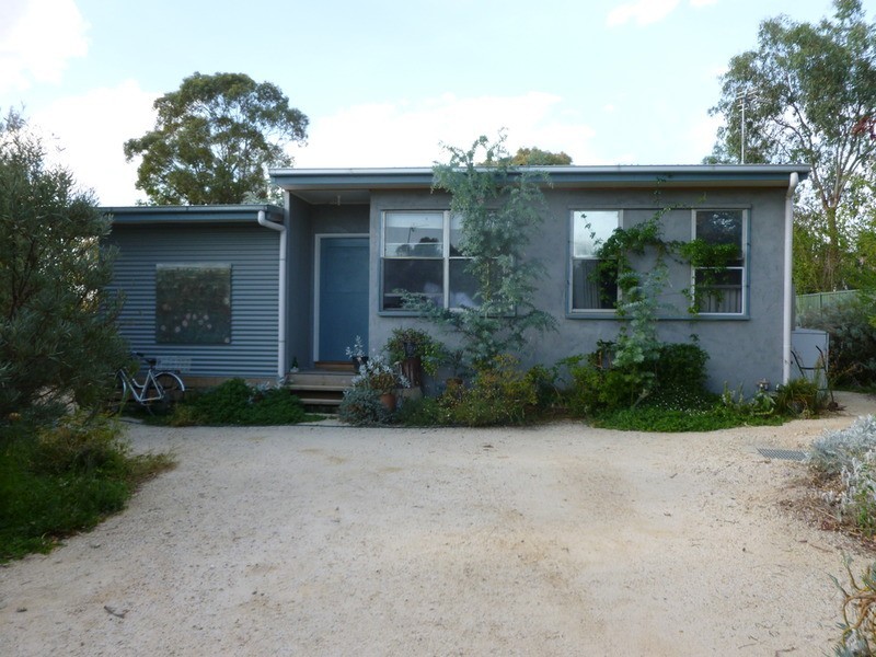 2/3 Reckleben Street, Castlemaine VIC 3450