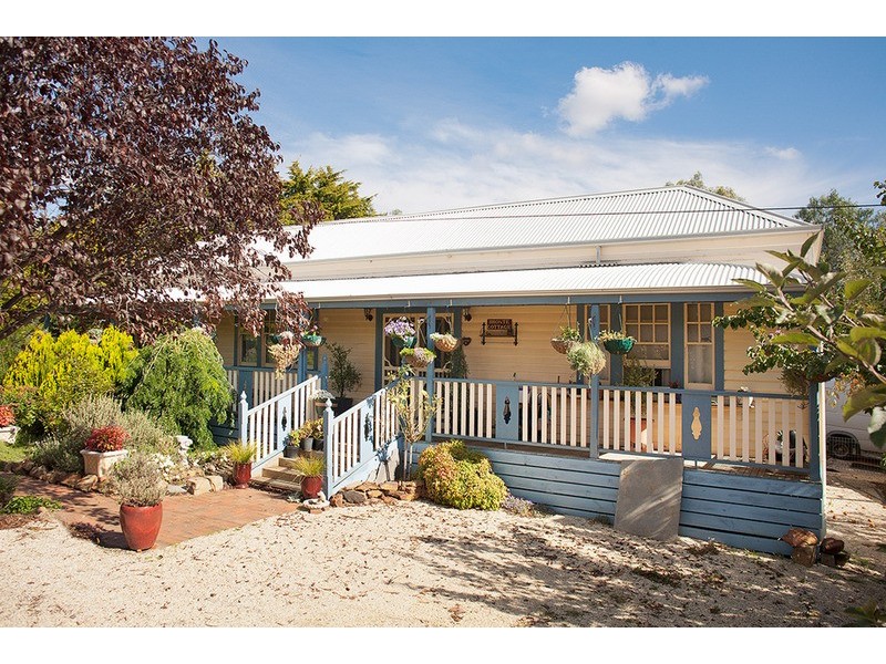 77 Main  Road, Chewton VIC 3451