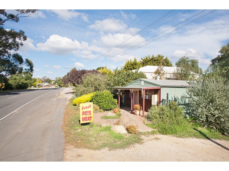 77 Main  Road, Chewton VIC 3451