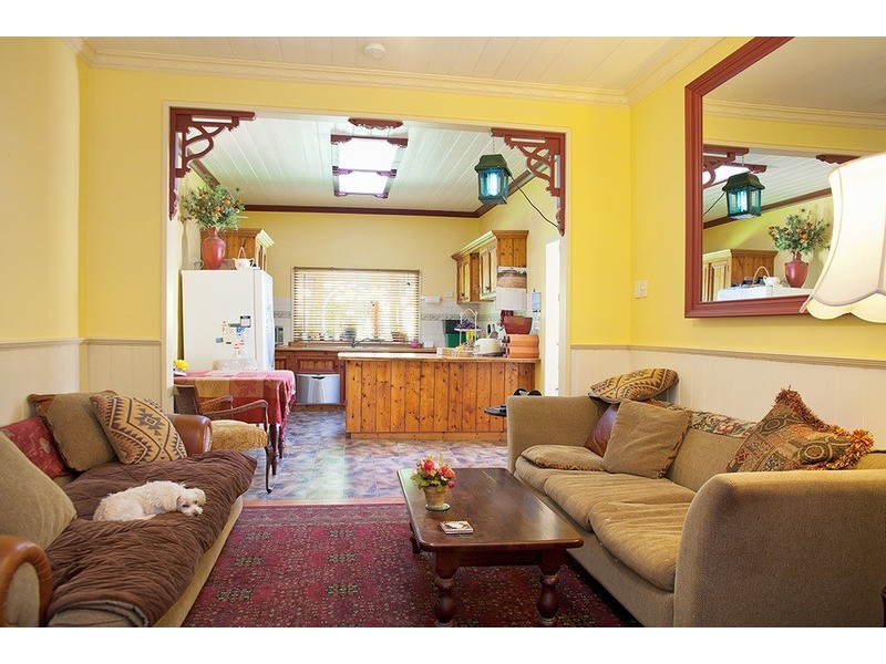 77 Main  Road, Chewton VIC 3451