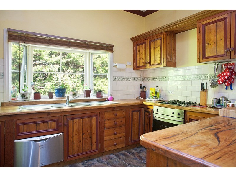 77 Main  Road, Chewton VIC 3451