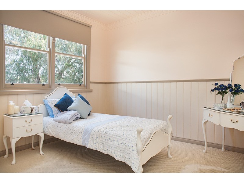 77 Main  Road, Chewton VIC 3451