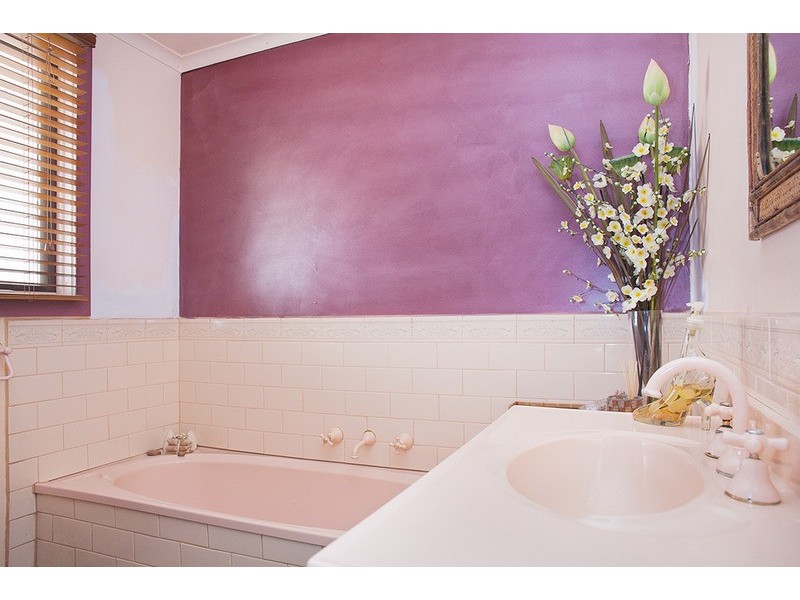 77 Main  Road, Chewton VIC 3451