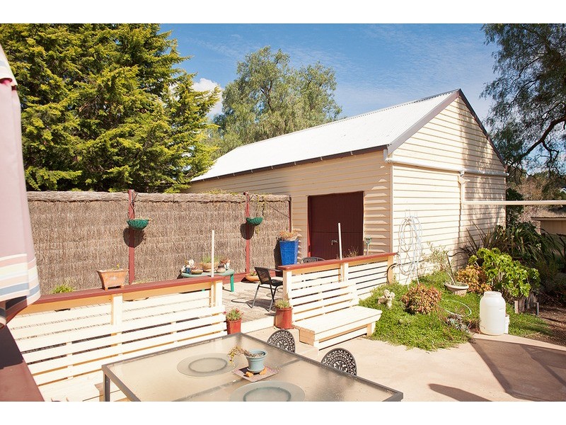 77 Main  Road, Chewton VIC 3451