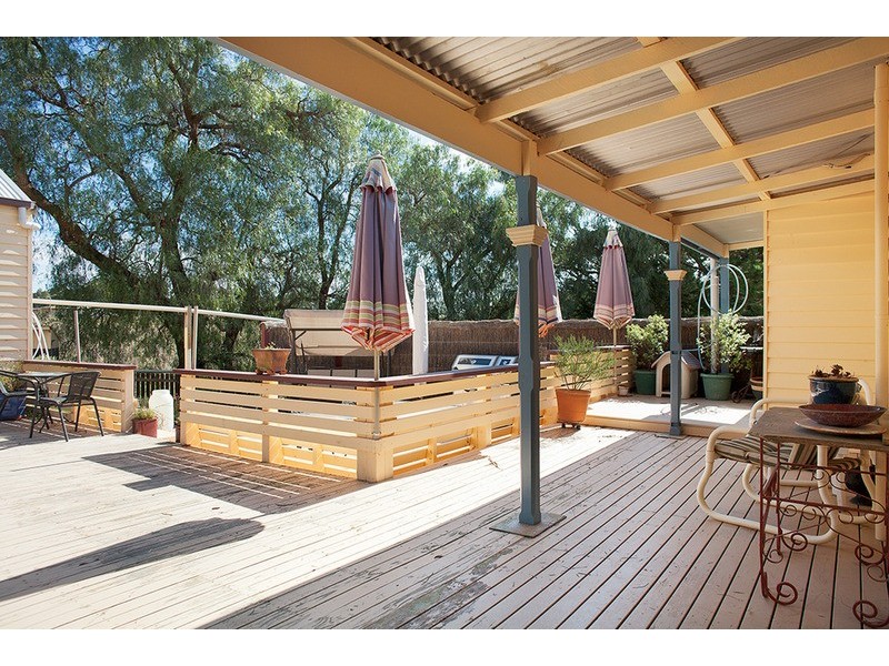 77 Main  Road, Chewton VIC 3451