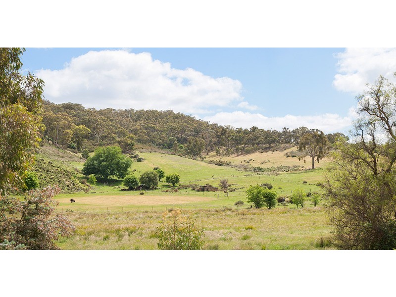 222 Main Road, Chewton VIC 3451