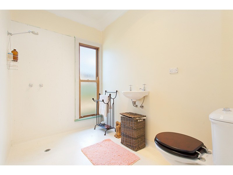 222 Main Road, Chewton VIC 3451