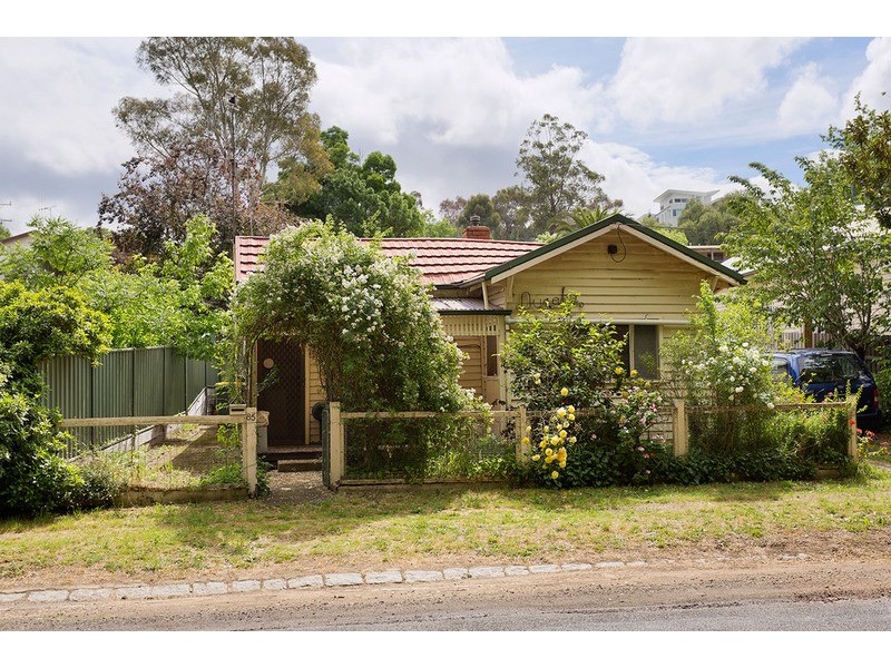 85 Gingell Street, Castlemaine VIC 3450