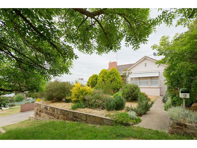 9 Thomas Street, Castlemaine VIC 3450