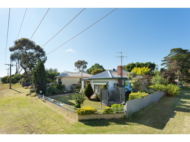 16 Charles Street, Castlemaine VIC 3450