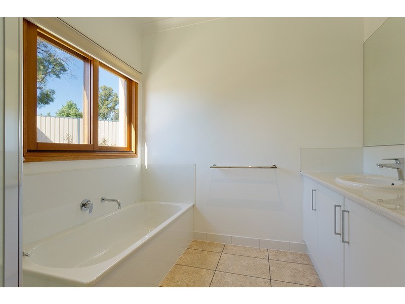 2/2 Murphy Street, Castlemaine VIC 3450