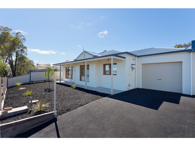 2/2 Murphy Street, Castlemaine VIC 3450