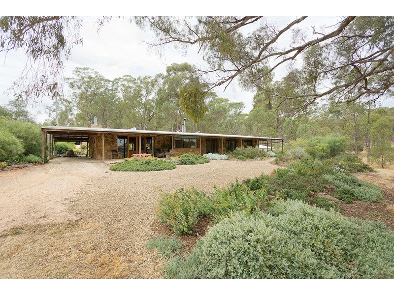69 Pound Lane, Guildford VIC 3451