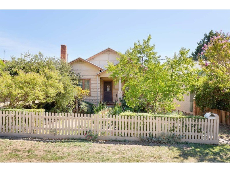 8 Wheeler Street, Castlemaine VIC 3450