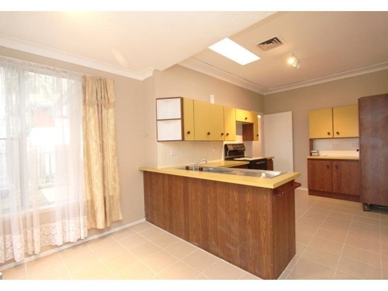 15 Kerrie Crescent, Peakhurst NSW 2210