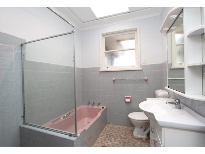 15 Kerrie Crescent, Peakhurst NSW 2210