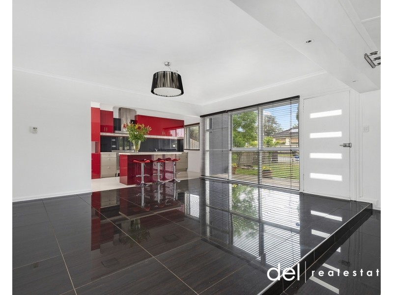 1 & 2/7 Koonalda Grove, Dandenong North VIC 3175