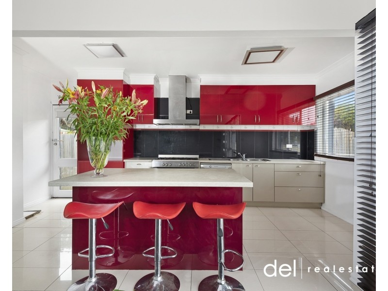 1 & 2/7 Koonalda Grove, Dandenong North VIC 3175