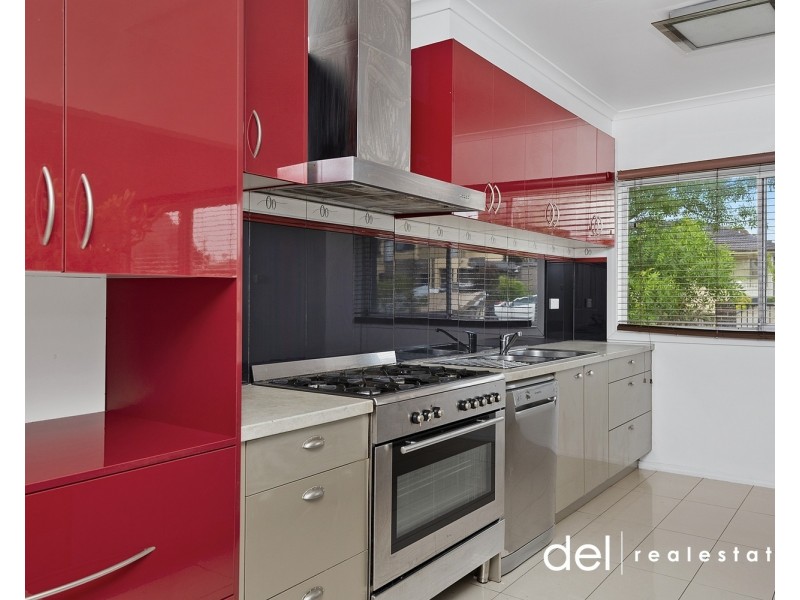 1 & 2/7 Koonalda Grove, Dandenong North VIC 3175