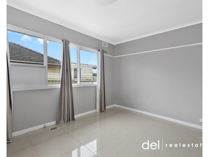 1 & 2/7 Koonalda Grove, Dandenong North VIC 3175