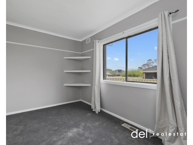 1 & 2/7 Koonalda Grove, Dandenong North VIC 3175