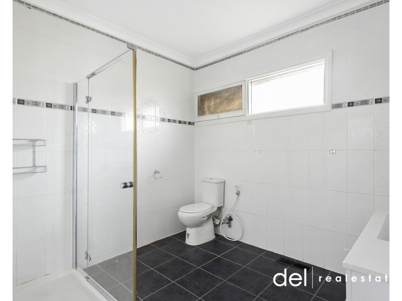 1 & 2/7 Koonalda Grove, Dandenong North VIC 3175