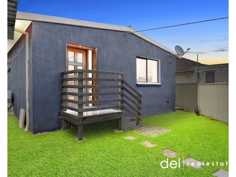 1 & 2/7 Koonalda Grove, Dandenong North VIC 3175