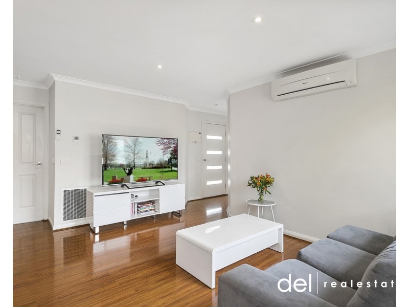 1 & 2/7 Koonalda Grove, Dandenong North VIC 3175