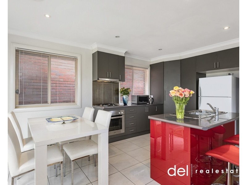 1 & 2/7 Koonalda Grove, Dandenong North VIC 3175