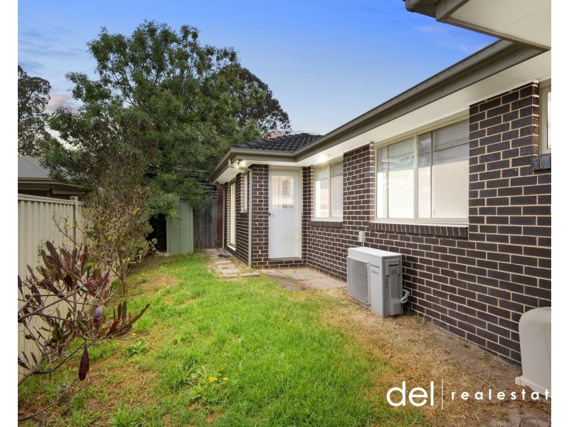 1 & 2/7 Koonalda Grove, Dandenong North VIC 3175