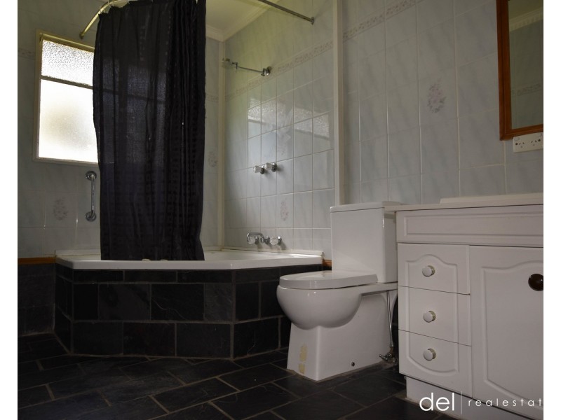 4 Mclean Crescent, Dandenong North VIC 3175