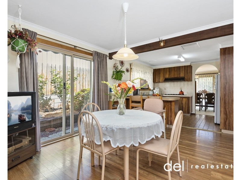 21 Sienna Crescent, Endeavour Hills VIC 3802